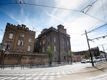 opvangcentrum Klein Kasteeltje Fedasil vluchtelingen asielzoekers migranten transmigranten Negende Linielaan 27 autoverkeer kleine ring