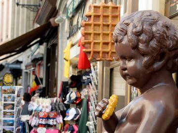 toerist toerisme manneken pis wafel zomer chocolade centrum Brussel Eikstraat Stoofstraat souvenirwinkel