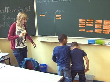 lagere school lager onderwijs kinderen tweede leerjaar lerares leerkracht