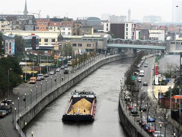 20180830 Anderlecht kanaal Vierendeelsbrug boot industrie transport metro Delacroix