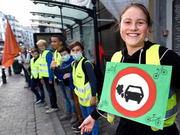 Actie van het collectief Filter Café Filtré in de Dansaertstraat voor schone lucht