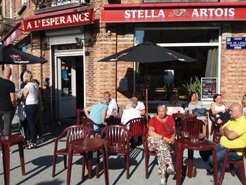 Sint-Agatha-Berchem: de kiezers wachten de verkiezingsresultaten af in Café à l'Espérance