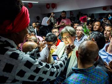 Catherine Moureaux viert haar verkiezingsoverwinning met haar achterban op 14 oktober 2018