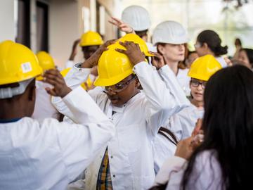 TADA bouwwerf helm veiligheid werfleider bouwsector