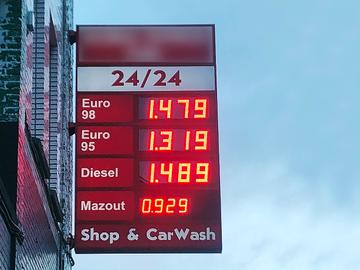 Levering mazout aan tankstation in Laken
