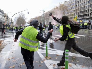 Manifestatie Gele hesjes loopt uit de hand