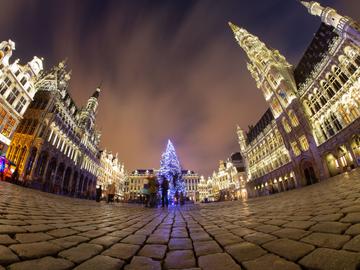 Stadhuis van Brussel en Grote Markt in kerstsfeer