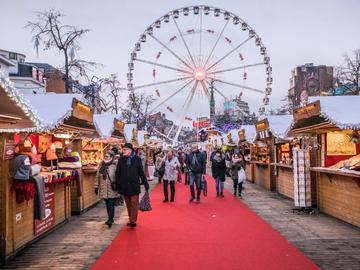 Winterpret kerstmarkt vismarkt bungalows reuzenrad