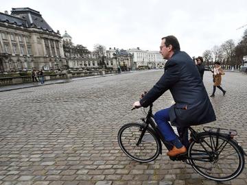 Ontslag van de regering Charles Michel II: Koning Filip gaat door met consultaties. Wouter Beke komt met de fiets (CD&V)