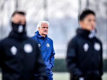 Fred Rutten, hoofdtrainer van RSC Anderlecht, op training