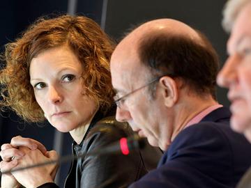 Marie-Martine Schyns (links, CDH), Minister van het Franstalig Onderwijs
