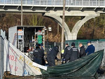 "Stop maxi-prison Haren now": activisten blokkeren de werf van de gevangenis in Haren aan Keelbeek op 11 februari 2019