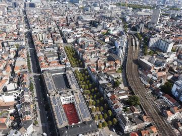 De Lemonnierlaan met het Zuidpaleis, de Stalingradlaan, het Rouppeplein, en de Noord-Zuidspoorverbinding