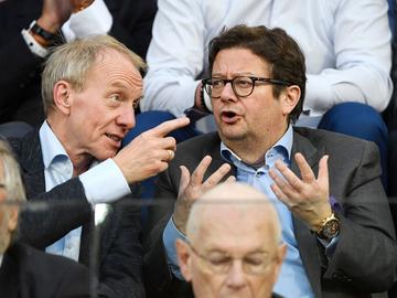 Jo Van Biesbroeck, operationeel manager van RSC Anderlecht sinds 2015, in de tribune naast voorzitter Marc Coucke