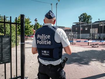 Politiepatrouille aan het Bonneviepark in Sint-Jans-Molenbeek
