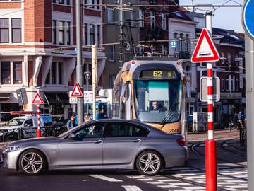 20190402 5 Meiser tram mivb fietser verkeer file auto autos