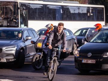 20190402 003 Meiser fietser verkeer file auto autos