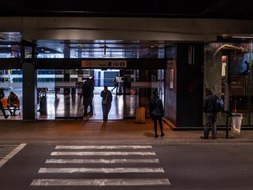 20190415 Noordstation bushalte De Lijn transmigranten 2