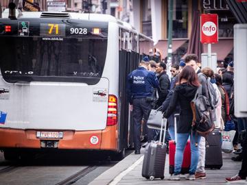20190417 3 politiecontrole politie Brussel hoofdstad elsene mivb flagey