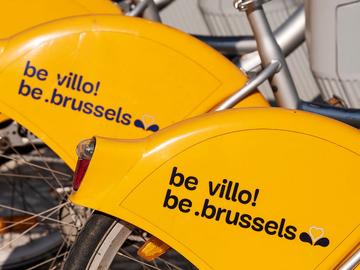 Villo! deelfietsen van JC Decaux met opschrift be.brussels