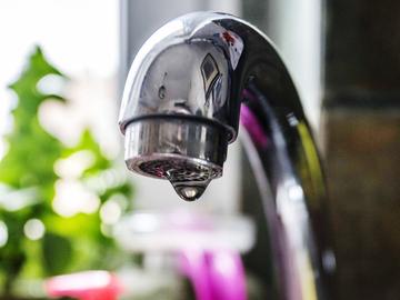 Water uit de kraan kraantjeswater drinkbaar water vivaqua dorst