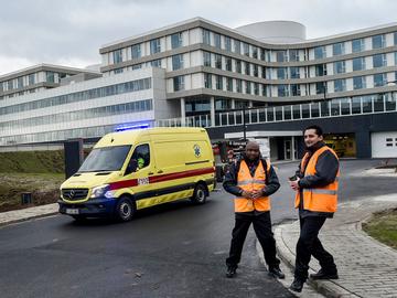 Een ambulance aan ziekenhuis Delta