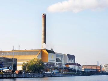 Brussel-Energie produceert elektriciteit met niet-recycleerbaar huishoudelijk afval Op de foto de verbrandingsoven aan het kanaal in Neder-over-Heembeek