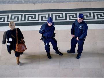 Politiebewaking in het justitiepaleis aan het Poelaertplein