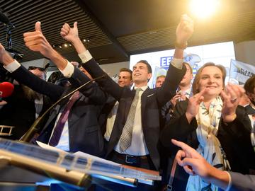 Vlaams Belang, met voorzitter Tom Van Grieken, viert de verkiezingsoverwinning