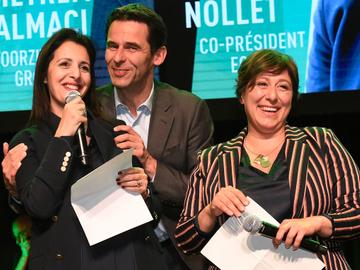 Zakia Khattabi (Ecolo), Jean-Marc Nollet (Ecolo) en Meyrem Almaci (Groen) op het podium in het hoofdkwartier van de partijen op verkiezingsavond 26 mei 2019