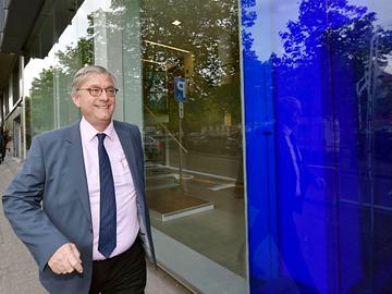 Vincent De Wolf op weg naar het partijbureau van de MR op 27 mei 2019, de dag na de verkiezingen