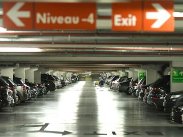 De ondergrondse parkeergarage QPark aan het Zuidstation