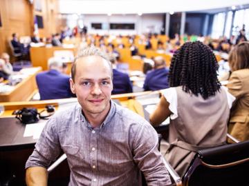 Pepijn Kennis (Agora) bij de eedaflegging van de nieuwe Brusselse parlementsleden op 11 juni 2019
