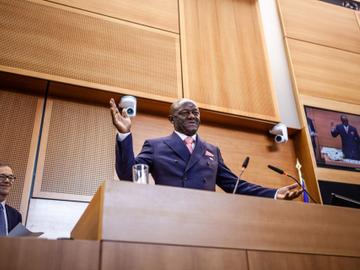 Pierre Kompany (CDh) als tijdelijk voorzitter bij de eedaflegging in het Brussels Parlement op 11 juni 2019