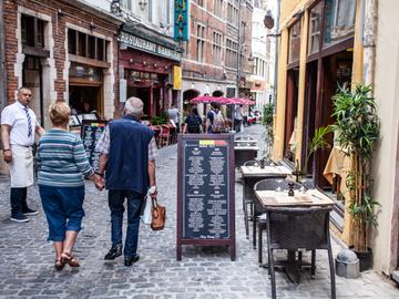 28 ilot sacré beenhouwersstraat restaurant terras toerist toerisme toeristen