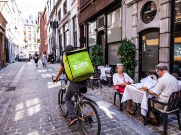 uber eats ubereats ilot sacré beenhouwersstraat restaurant terras toerist toerisme toeristen