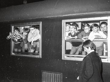 Beeldspraak 1970 kinderen vertrekken met de trein naar Zwitserland