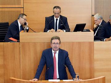 Plenaire zitting in het Brussels Parlement met minister-president Rudi Vervoort (PS)