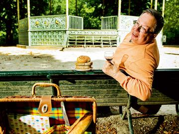 Jari Demeulemeester in het Warandepark, naar aanleiding van 30 jaar boterhammen in het park