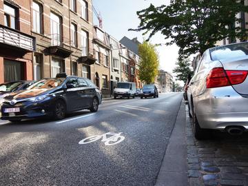 Fietssuggestiestrook op de Haachtsesteenweg in Schaarbeek