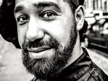 Younes Meziane, kinderkok en elektricien