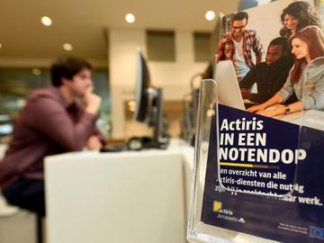 Actiris verzorgt de begeleiding van werkzoekenden naar werk in Brussel.