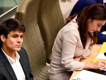 Benjamin Dalle (CD&V), hier naast Zuhal Demir (N-VA), in het Vlaams Parlement als Vlaams minister voor Brussel