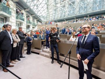 Ben Weyts (N-VA), Vlaams Minister van Onderwijs, Dierenwelzijn en Sport, in het Vlaams Parlement