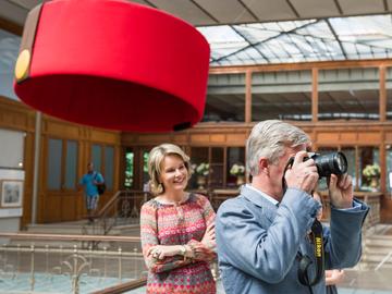 Koning Filip en koningin Mathilde in het Belgisch Stripmuseum, in 2016