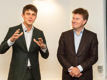 Sven Gatz (Open VLD) draagt op 7 oktober 2019 zijn kabinet van Vlaams minister voor Brussel over aan zijn opvolger Benjamin Dalle (CD&V)