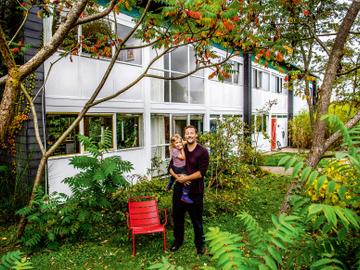 Peter Swinnen woont in een wooncomplex van architect Willy Van Der Meeren