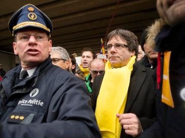 7 december 2017: commissaris Pierre Vandersmissen en Carles Puigdemont op een betoging in Brussel na een oproep van de Catalaanse Nationale Assemblee (ANC)