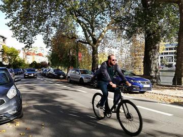 Verkeer rond de vijvers van Elsene (hier de Generaal de Gaullelaan)