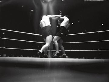 Beeldspraak: boksmatch bokswedstrijd in het sportpaleis van Brussel, Karel Sys tegen Gustave Roth in 1937